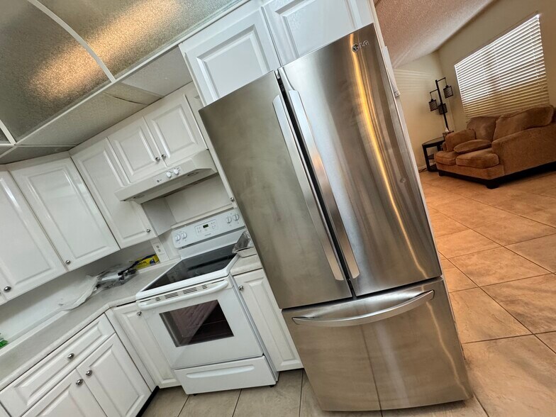 Building Photo - 4007 Yarmouth a