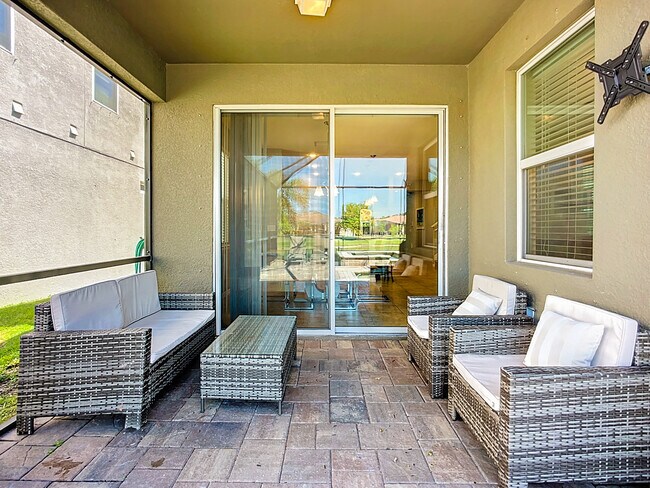 Building Photo - 3009 Esmeralda Dr