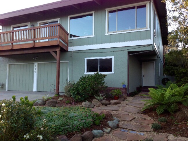 Building Photo - 330 2nd St