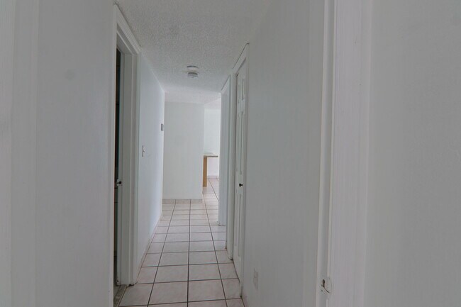 Building Photo - 9360 SW 87th Ave