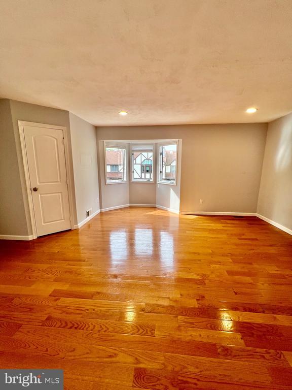 Building Photo - 5 Balamor Ln