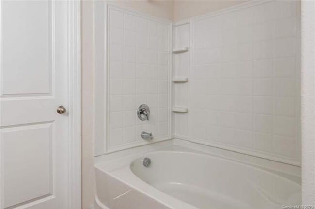 Building Photo - Beautiful 3 Bedroom with 2.5 Baths and 2-Car Garage.