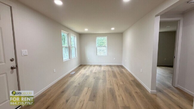 Building Photo - Completely Updated Easley 2/1 Available Now!