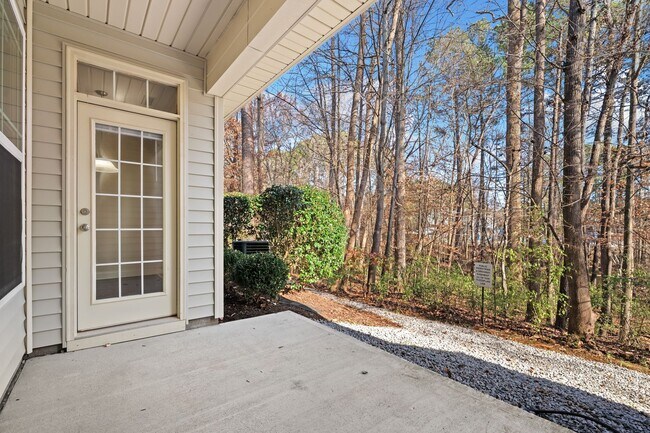 Building Photo - Beautiful Spacious Three Bedroom Townhouse in Carrboro!