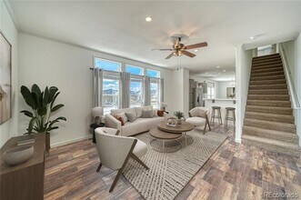 Building Photo - 902 W 6th St