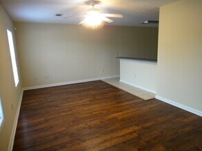 Building Photo - Longview Court