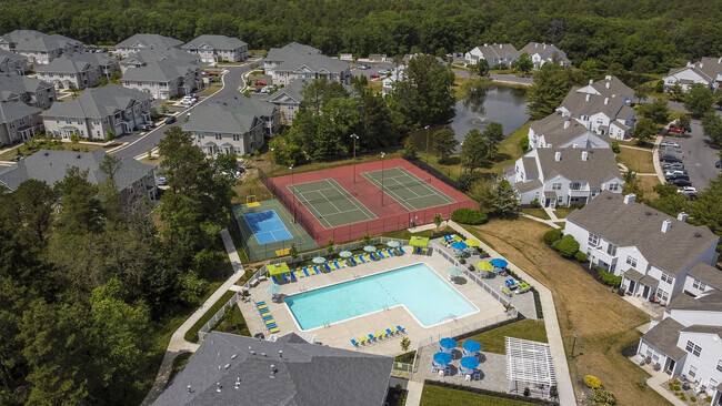 Aerial View Of Outdoor Amenities - Hamilton Greene