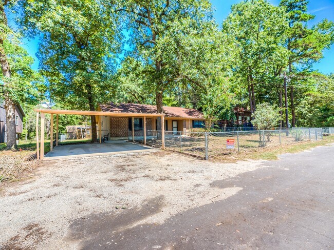 Building Photo - 17 Lakeside Ct