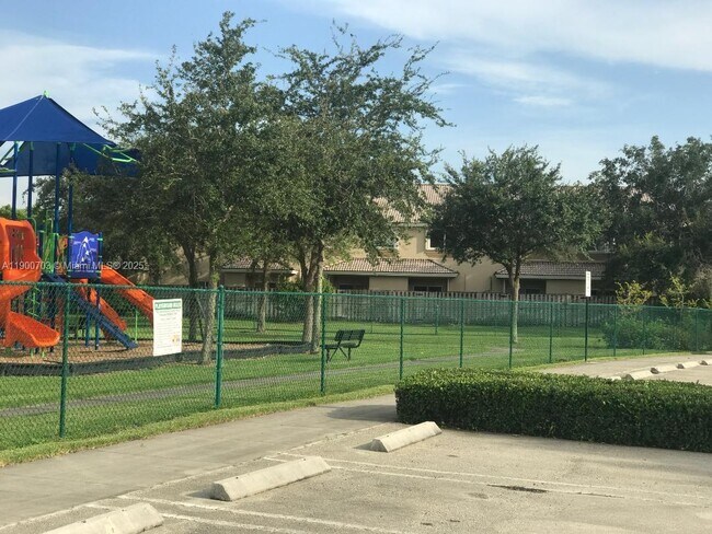 Building Photo - 2239 SE 25th Ave