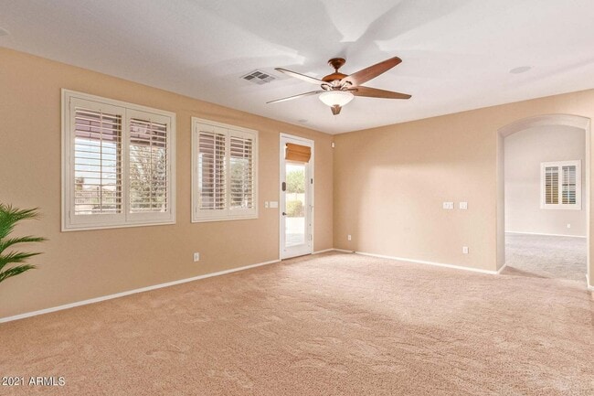 Building Photo - Eagle Glen Cul-de-sac Beauty