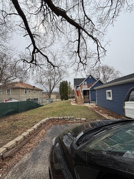 Building Photo - 520 Lawrence Ave