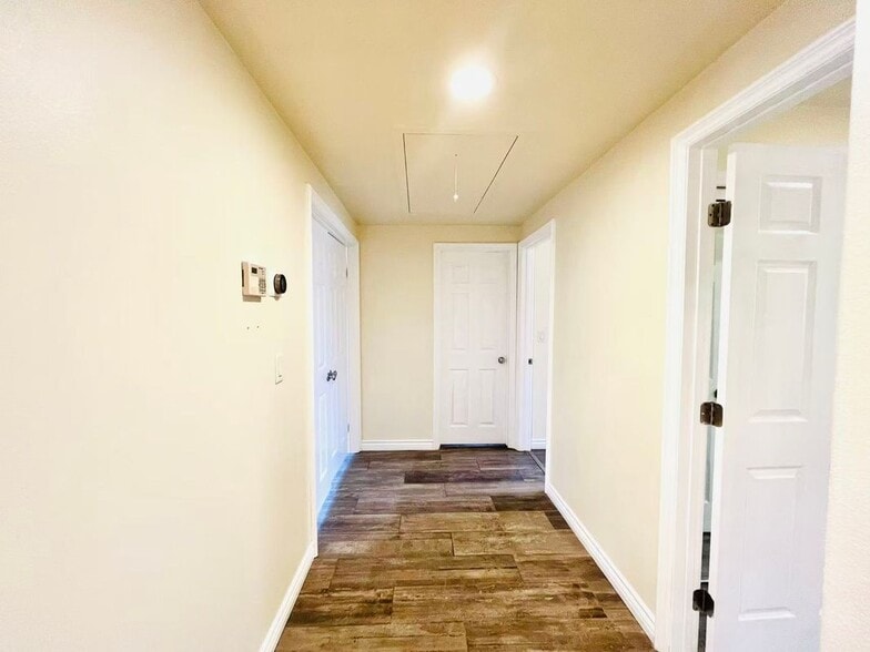 Building Photo - 1800 Yermo Pl