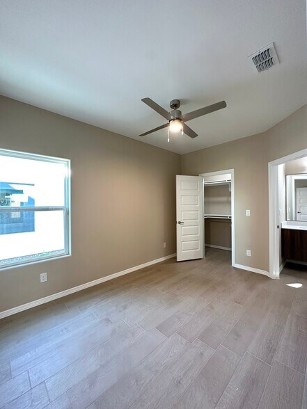 Building Photo - 2918 W Driftwood St