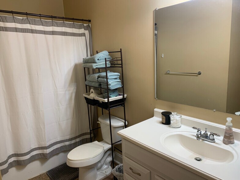Bathroom - 138 Briarwood Ct