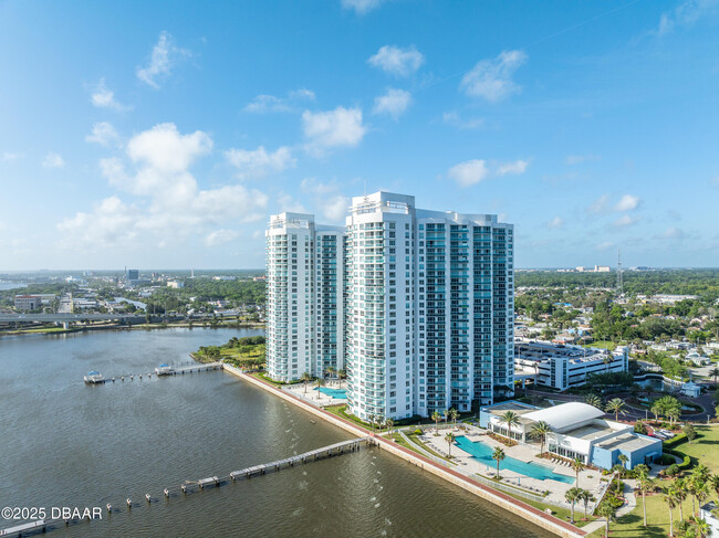 Building Photo - 231 Riverside Dr