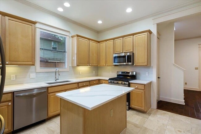 Building Photo - 5603 William Holland Ave