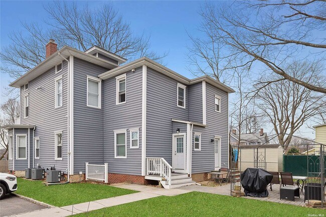 Building Photo - 15 Summit Pl