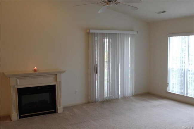 Building Photo - 16695 Carriage Way