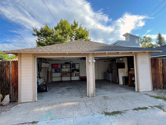 Building Photo - STUNNING Updated Bungalow Home in the West Highlands- Available 8/5!
