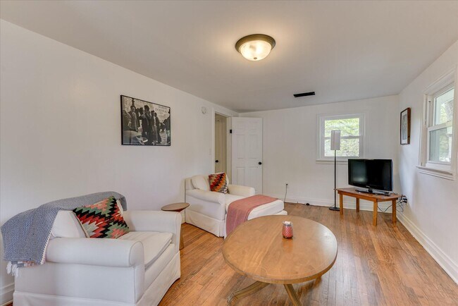 Building Photo - 1532 Colleton Ave SE