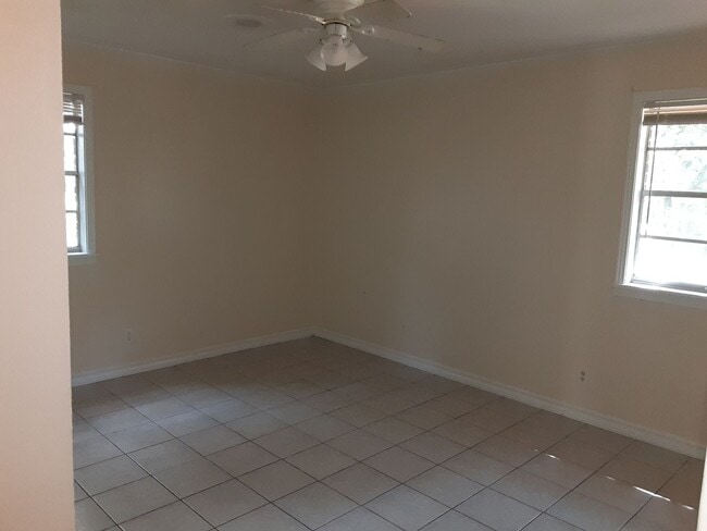 Building Photo - 4 Bedroom and 2 Bathroom Little Rock