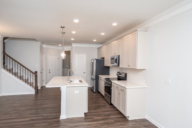 Building Photo - Elegant 3-Bedroom, 2.5-Bath Townhome with Modern Finishes ($1950/mo rent***)