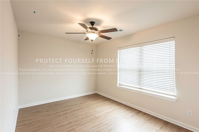 Building Photo - 142 N Broyles Ave