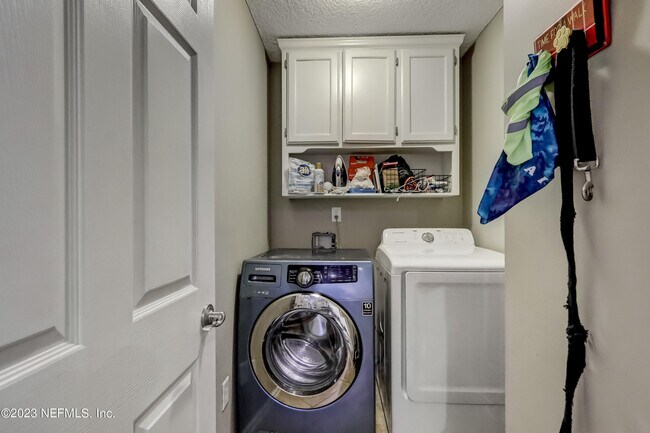 Building Photo - 12004 W Liberty Lake Dr