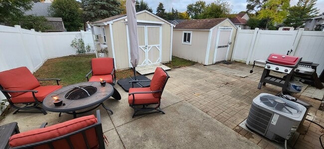 Building Photo - 539 Thorndale Dr