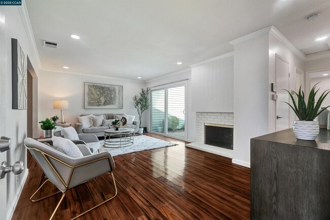 Building Photo - 19 Marques Pl