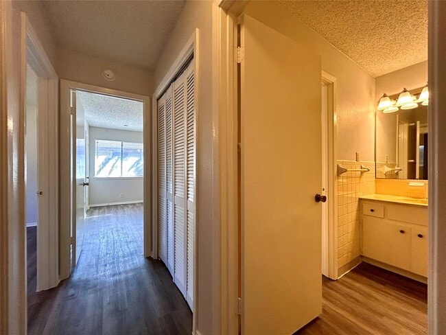 Building Photo - 12005 Charing Cross Rd