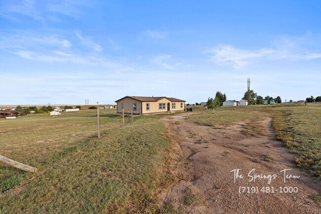 Building Photo - MODERN UPGRADES AND RURAL LIVING IN PEYTON - Security Deposit Waiver Available