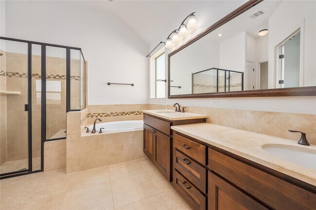 Building Photo - 14505 Ladera Blvd