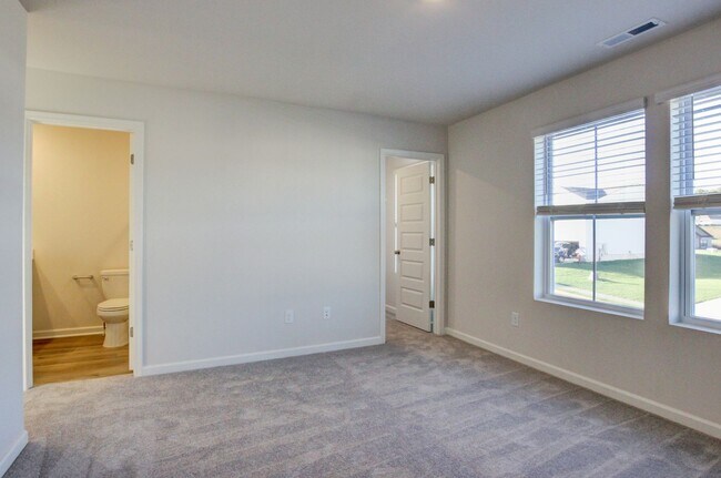 Building Photo - Wow!! 18-month lease in Sango!!