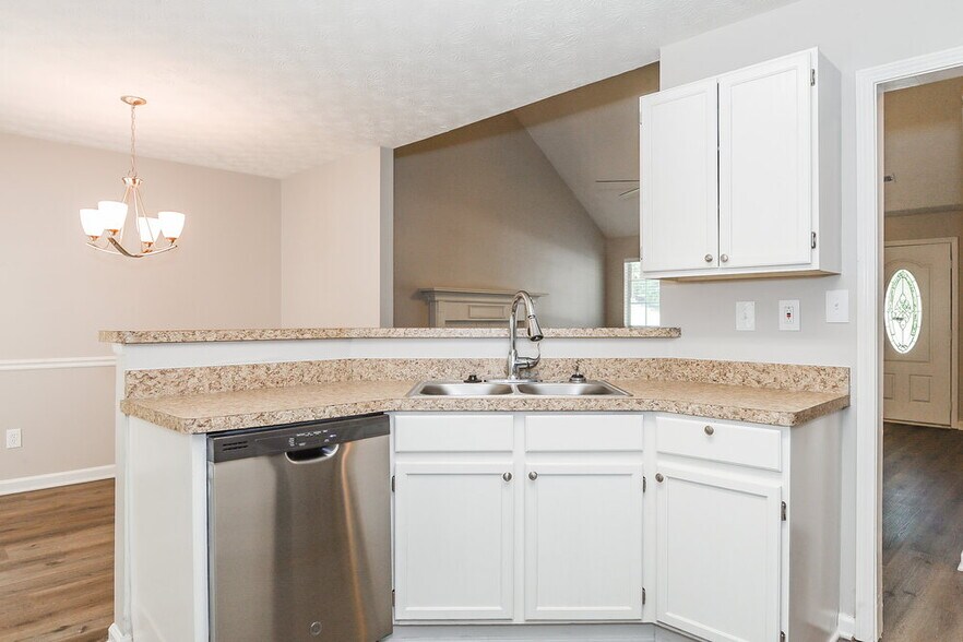 Building Photo - 642 Beaver Run Trce