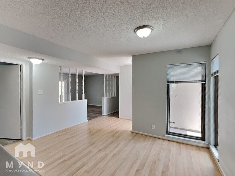 Building Photo - 4004 Chinchilla Ave