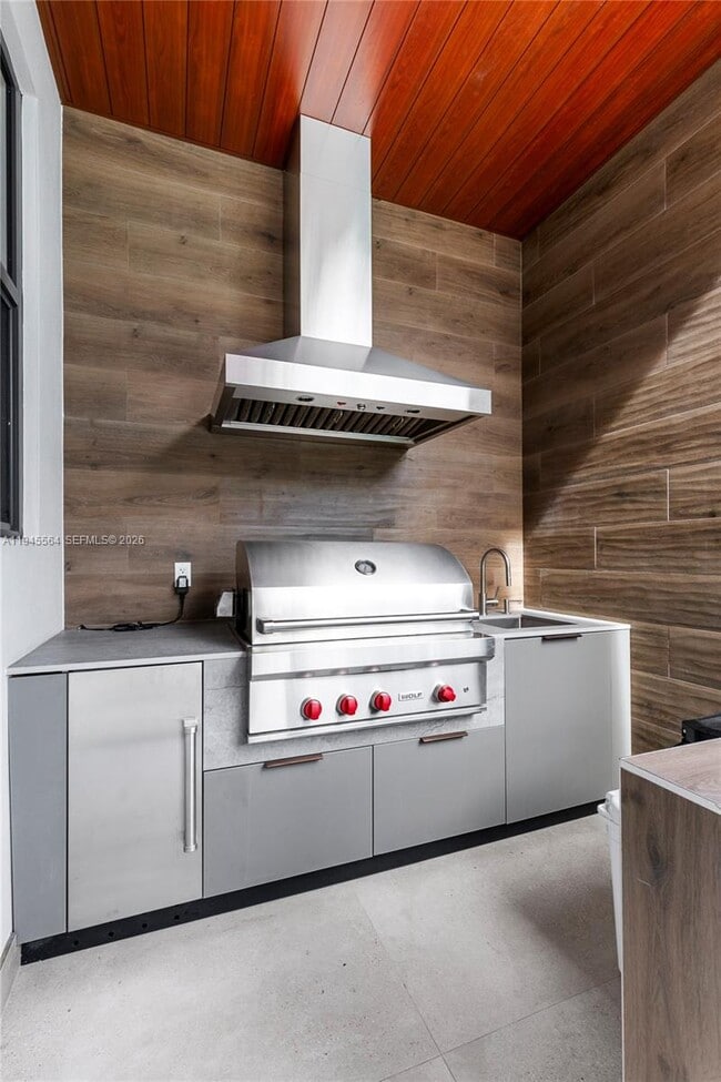 Building Photo - 12911 Oleander Rd