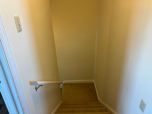 Building Photo - AVAILABLE January 2026! Secluded 2 bedroom...