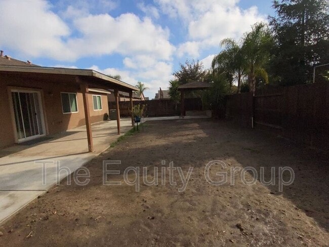 Building Photo - 2541 W Porter Ave