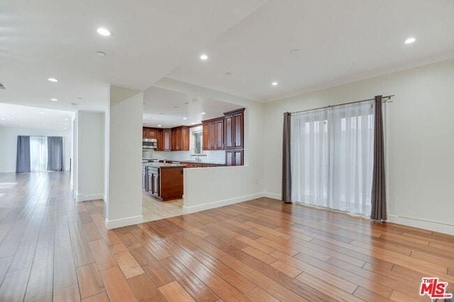 Building Photo - 918 S Wooster St