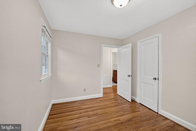 Building Photo - 406 Gilmoure Dr