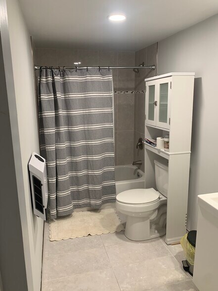 Building Photo - 106 Pineview Ter