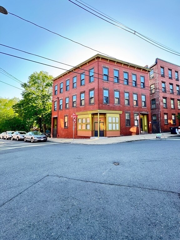 Building Photo - 26 Beacon St