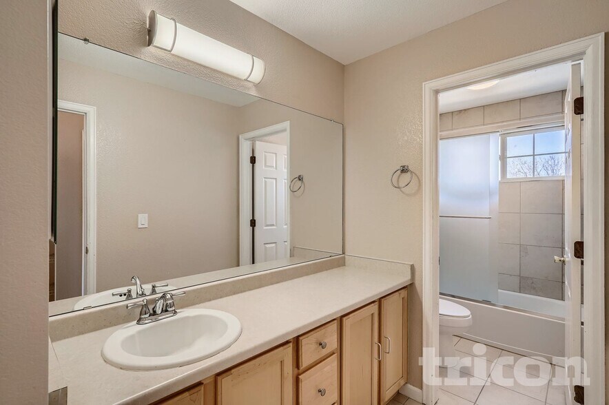 Building Photo - 20430 E Bellewood Pl