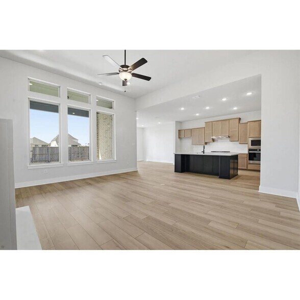 Building Photo - 327 Grand Legacy