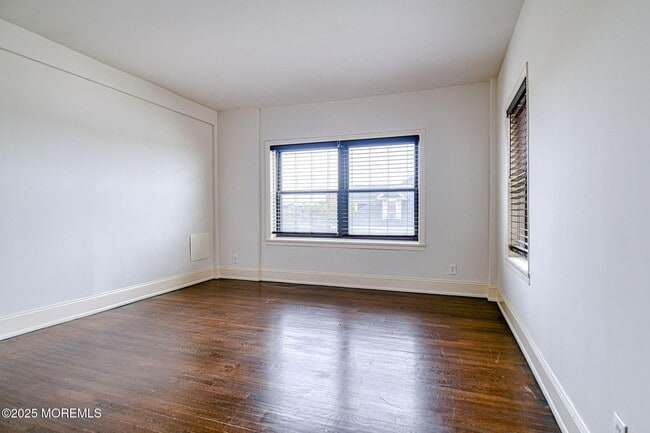 Building Photo - 1700 Webb St