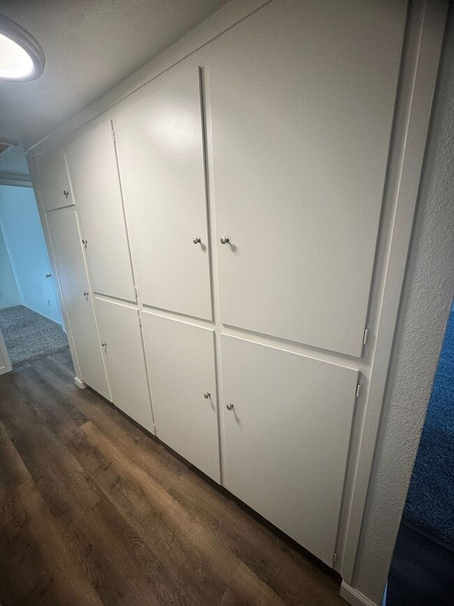 Building Photo - 2 Bedroom, 1 Bath with Garage near Hospital.