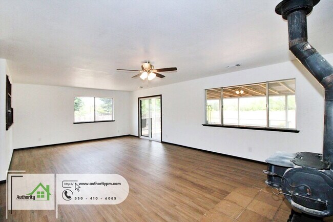 Building Photo - 8615 Patricia Dr