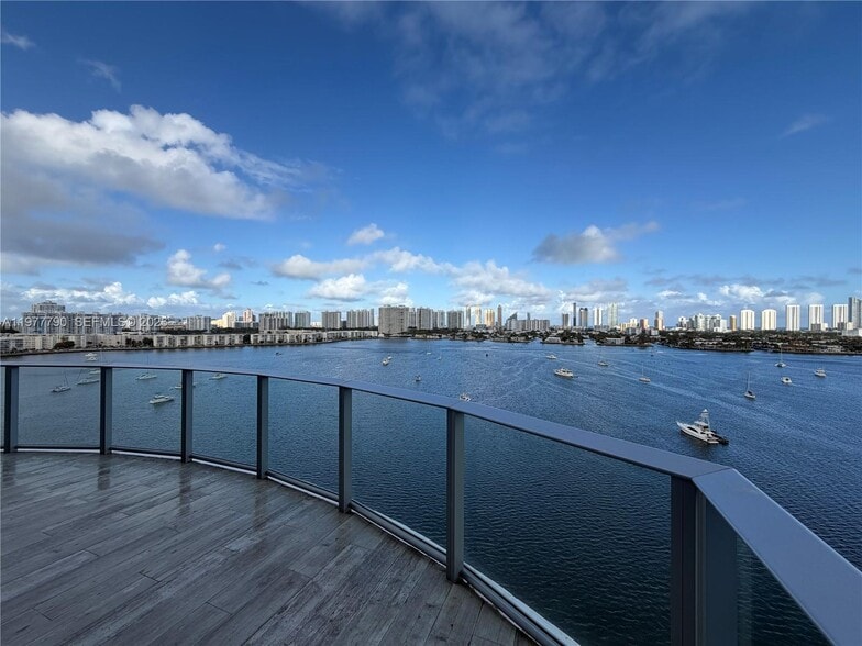 Building Photo - 17111 Biscayne Blvd