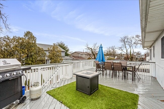 Building Photo - Immaculate 3 Bedroom & 2 Bathroom